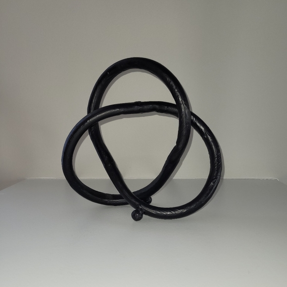 Metal Pretzel Decoration - Picture 1 of 3